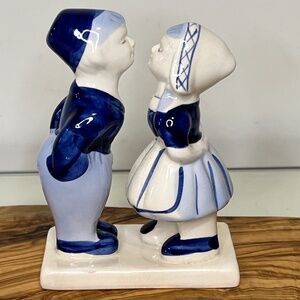 Delft Blue Holland Kissing Couple Love Delft Figurine Hand Painted EUC